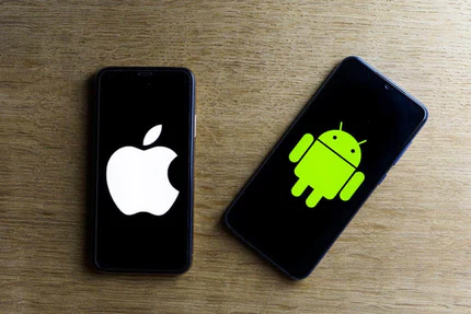 CarPlay vs Android Auto : Comparaison complète des fonctionnalités en 2024